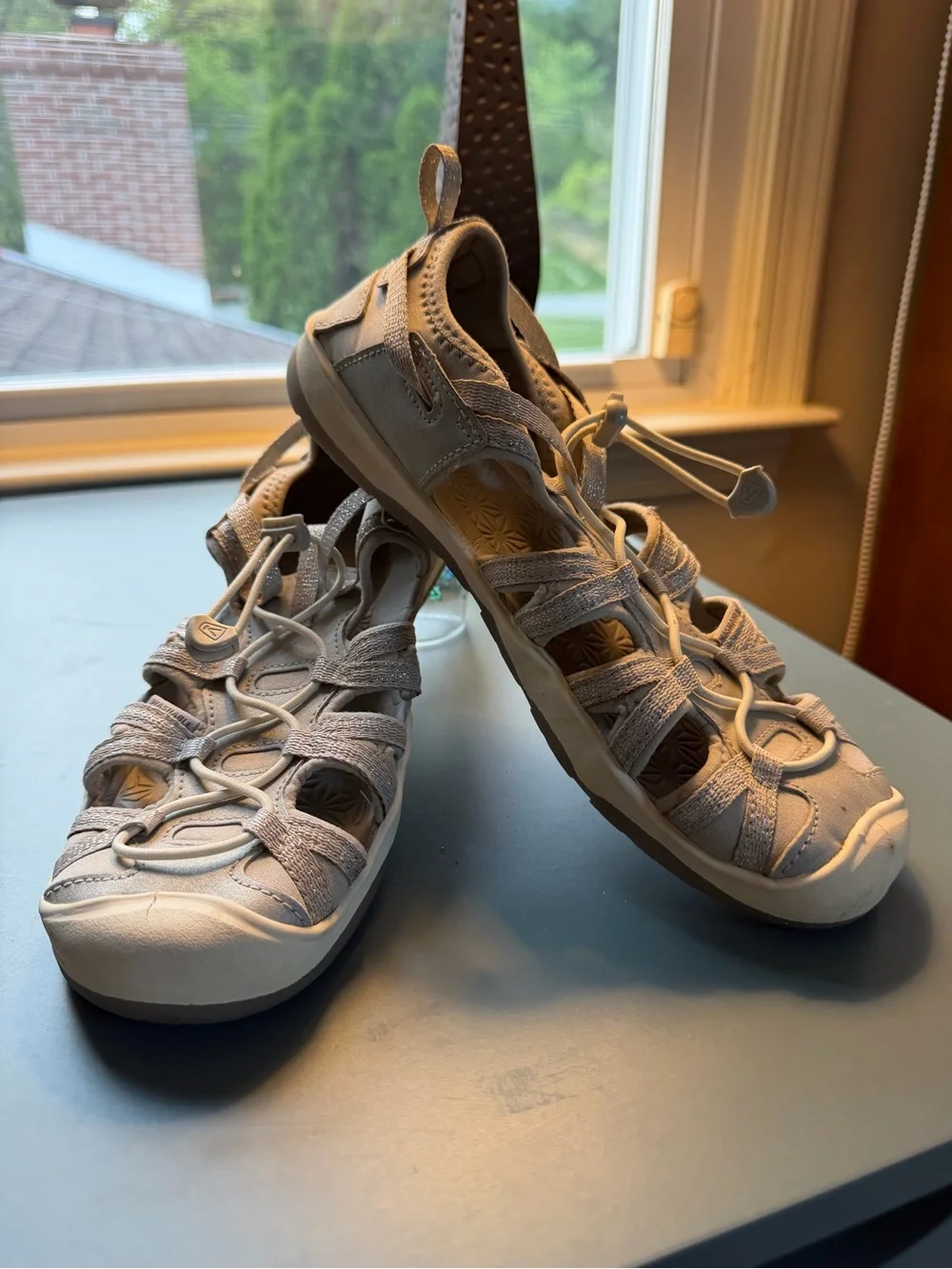 Keen Kids Moxie silver Closed-Toe Strappy Sandals